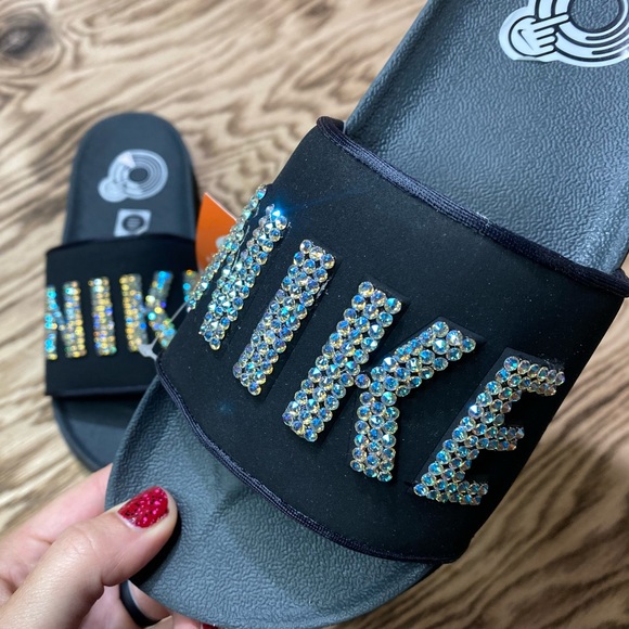 Nike custom Swarovski off court slides - Picture 3 of 4